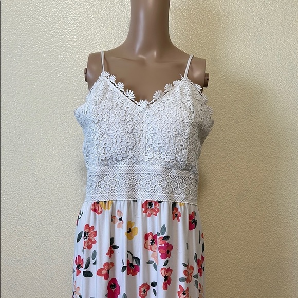 No Boundaries Floral Maxi Dress with Lace Bodice - Picture 2 of 8